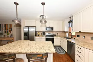 1021 Eton Ct, Hartland, WI 53029 - Photo 5