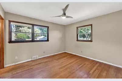 5404 N 103rd St, Milwaukee, WI 53225 - Photo 9