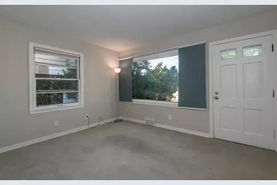 9035 W Lisbon Ave, Milwaukee, WI 53222 - Photo 29