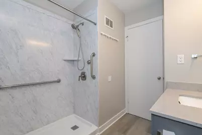 9035 W Lisbon Ave, Milwaukee, WI 53222 - Photo 7