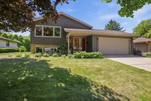 6085 Trail Ridge Dr, Greendale, WI 53129 - Photo 17