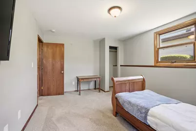6085  Trail Ridge Dr, Greendale, WI 53129 - Photo 7