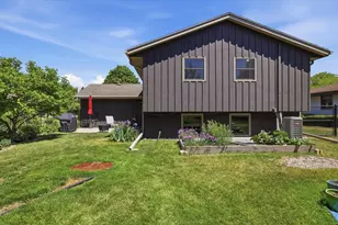 6085 Trail Ridge Dr, Greendale, WI 53129 - Photo 19