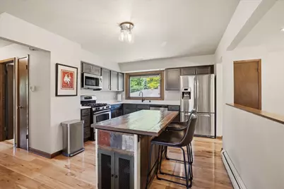 6085  Trail Ridge Dr, Greendale, WI 53129 - Photo 23