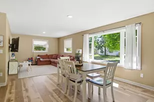 4554 S Vermont Ave, Saint Francis, WI 53235 - Photo 5
