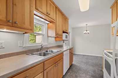 6060 N Alberta Ln, Glendale, WI 53217 - Photo 11