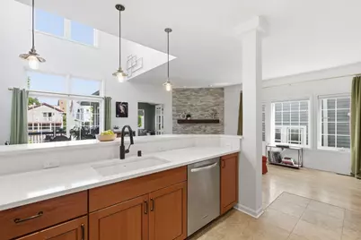 1527 N Cass St #A, Milwaukee, WI 53202 - Photo 5