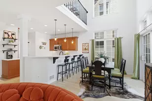 1527 N Cass St, Milwaukee, WI 53202 - Photo 9