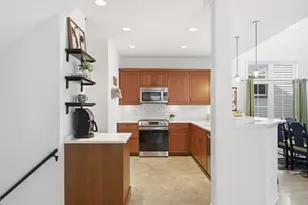 1527 N Cass St, Milwaukee, WI 53202 - Photo 7