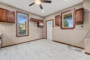 446 N 28th St, Milwaukee, WI 53208 - Photo 15