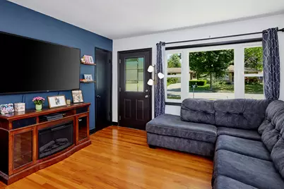4115 N 94th St, Wauwatosa, WI 53222 - Photo 9