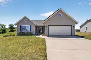 512 Parkview Dr, Johnson Creek, WI 53038 - Photo 1