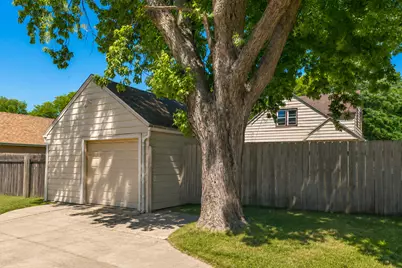 1931 W Kendall Ave, Glendale, WI 53209 - Photo 15