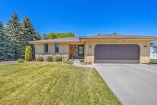 1124 Sommer Dr, Sheboygan, WI 53081 - Photo 1