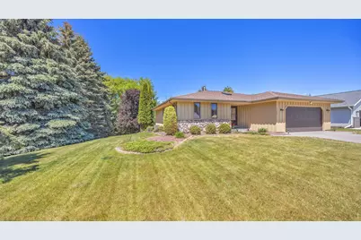 1124  Sommer Dr, Sheboygan, WI 53081 - Photo 3