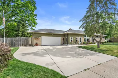 9804 W Dakota St, West Allis, WI 53227 - Photo 3