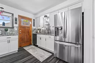 9804 W Dakota St, West Allis, WI 53227 - Photo 11