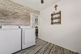 9804 W Dakota St, West Allis, WI 53227 - Photo 23