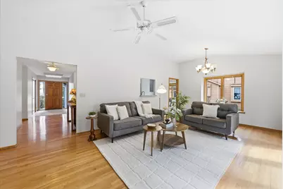 W178N9743  Riversbend Cir, Germantown, WI 53022 - Photo 7