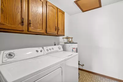 8131 W Oklahoma Ave, Milwaukee, WI 53219 - Photo 9