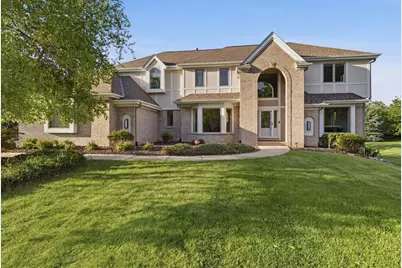 N28W30244  Red Hawk Ct, Delafield, WI 53072 - Photo 3