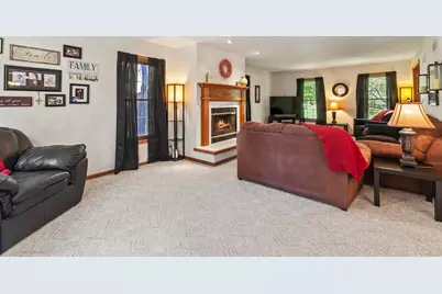 20740  Brook Park Dr, Brookfield, WI 53045 - Photo 9