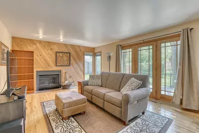 6939  Horizon Dr, Greendale, WI 53129 - Photo 3