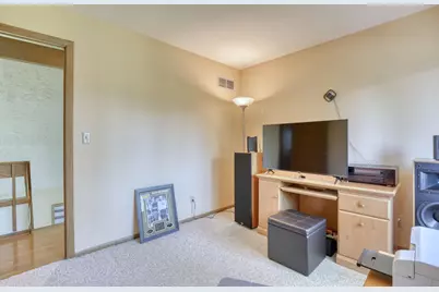 6939  Horizon Dr, Greendale, WI 53129 - Photo 27