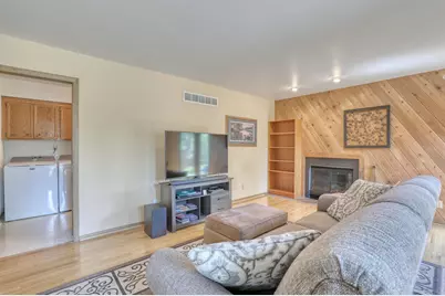 6939  Horizon Dr, Greendale, WI 53129 - Photo 5
