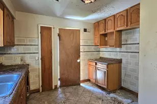 9251 W Swan Cir, Milwaukee, WI 53225 - Photo 5