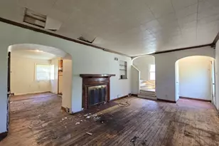 9251 W Swan Cir, Milwaukee, WI 53225 - Photo 11