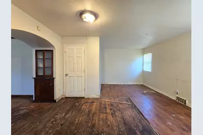9251 W Swan Cir, Milwaukee, WI 53225 - Photo 7