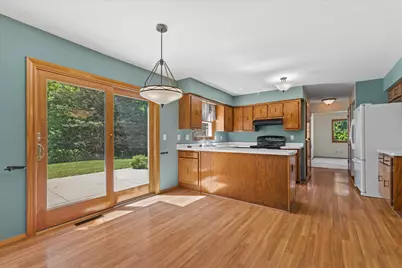 6436  Riverdale Ln, Greendale, WI 53129 - Photo 7