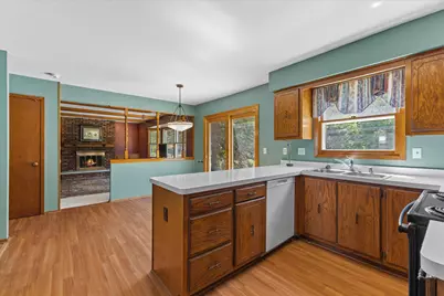 6436  Riverdale Ln, Greendale, WI 53129 - Photo 9