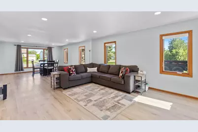 6459 N 107th St, Milwaukee, WI 53224 - Photo 9