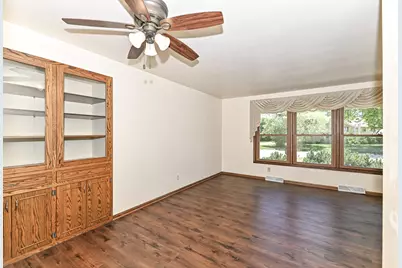 15070 W Mark Dr, New Berlin, WI 53151 - Photo 7