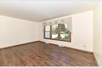 15070 W Mark Dr, New Berlin, WI 53151 - Photo 5
