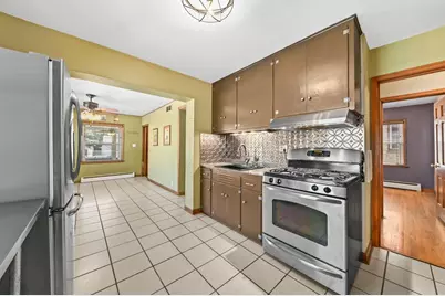 2802 S 47th St, Milwaukee, WI 53219 - Photo 9