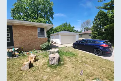 6205 N Garden Grove Ln, Glendale, WI 53209 - Photo 17