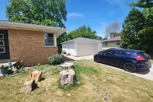 6205 N Garden Grove Ln, Glendale, WI 53209 - Photo 17
