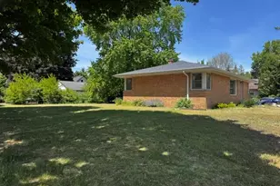 6205 N Garden Grove Ln, Glendale, WI 53209 - Photo 11