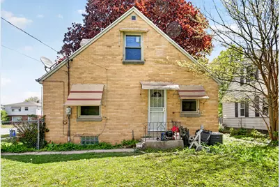 8601 W Melvina St, Milwaukee, WI 53222 - Photo 15