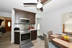3553 S 1st Pl, Milwaukee, WI 53207 - Photo 9