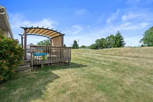 N7101 Lakeshore Ave, Sugar Creek, WI 53121 - Photo 29