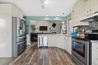 N7101  Lakeshore Ave, Sugar Creek, WI 53121 - Photo 9