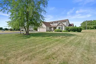 N7101 Lakeshore Ave, Sugar Creek, WI 53121 - Photo 35