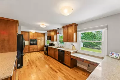 1310  Sunnycrest Dr, Brookfield, WI 53186 - Photo 7