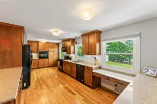 1310 Sunnycrest Dr, Brookfield, WI 53186 - Photo 7