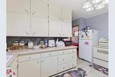 1035 N 43 St, Manitowoc, WI 54220 - Photo 5