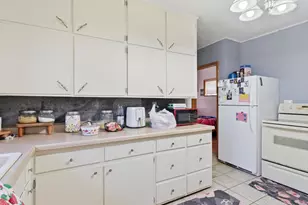 1035 N 43rd St, Manitowoc, WI 54220 - Photo 5